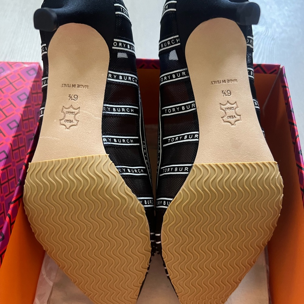 Tory Burch navy and ivory Heels - Picture 4 of 8